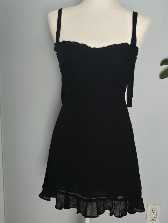 Reformation Dresses & Skirts - Reformation Christine Shoulder Tie Ruffle Dress